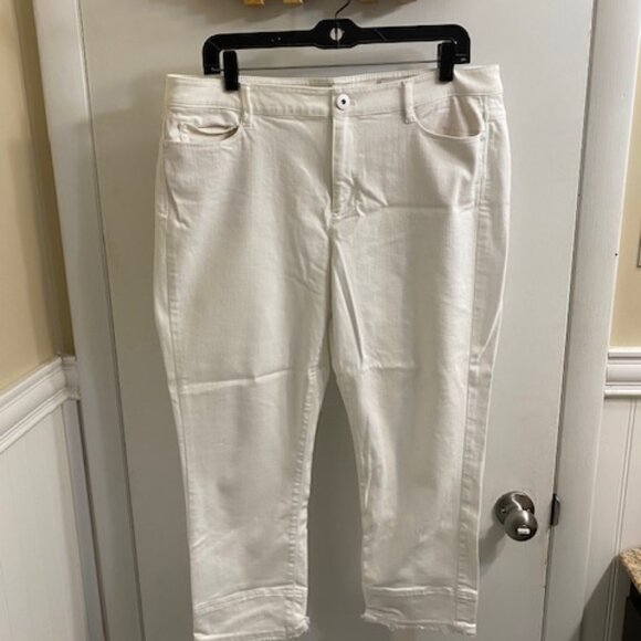 J Jill White Cropped Denim with fringed bottom. Authentic fit Size 14 - Picture 2 of 8